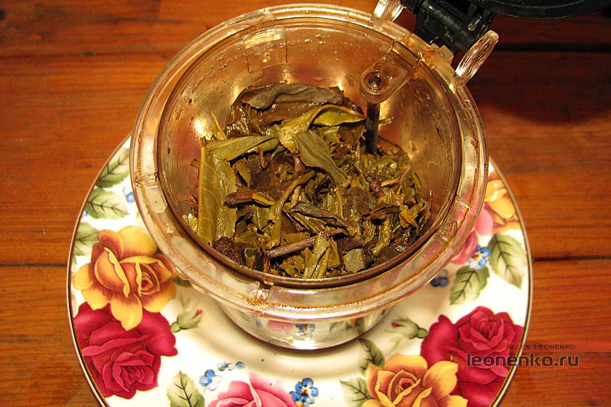 Бао Ян Ся Гуань (Bao Yan Xia Guan) – пламенный тибетский чай - спитой лист в чайнике