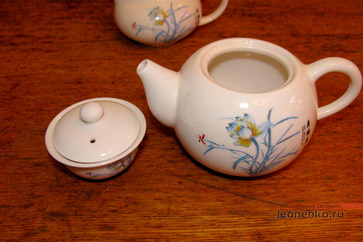 Фарфоровый набор для чая с Taobao - чайник в сравнении с пиалой