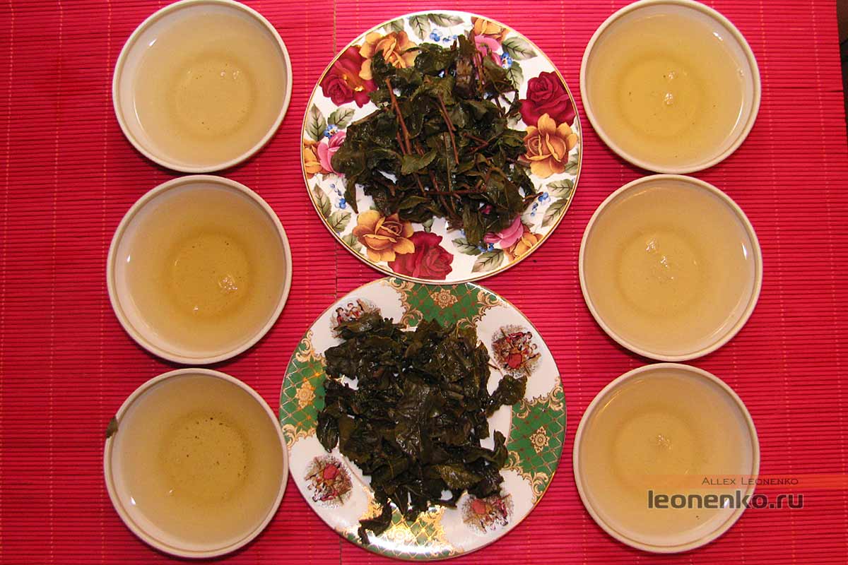 Те Гуань Инь. Слева чай с Алиэкспресс, с права чай с Taobao. Спитой чай в середине.