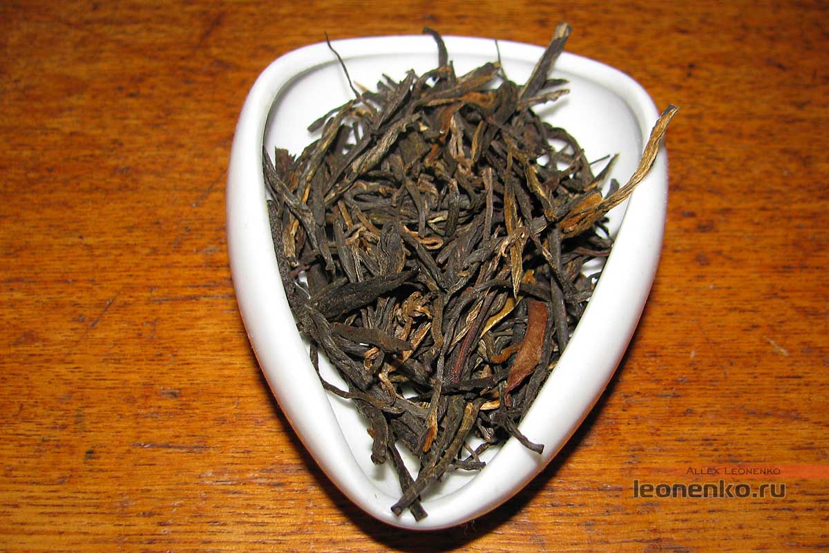 Красный чай из листа старых деревьев Fenghetang - чай