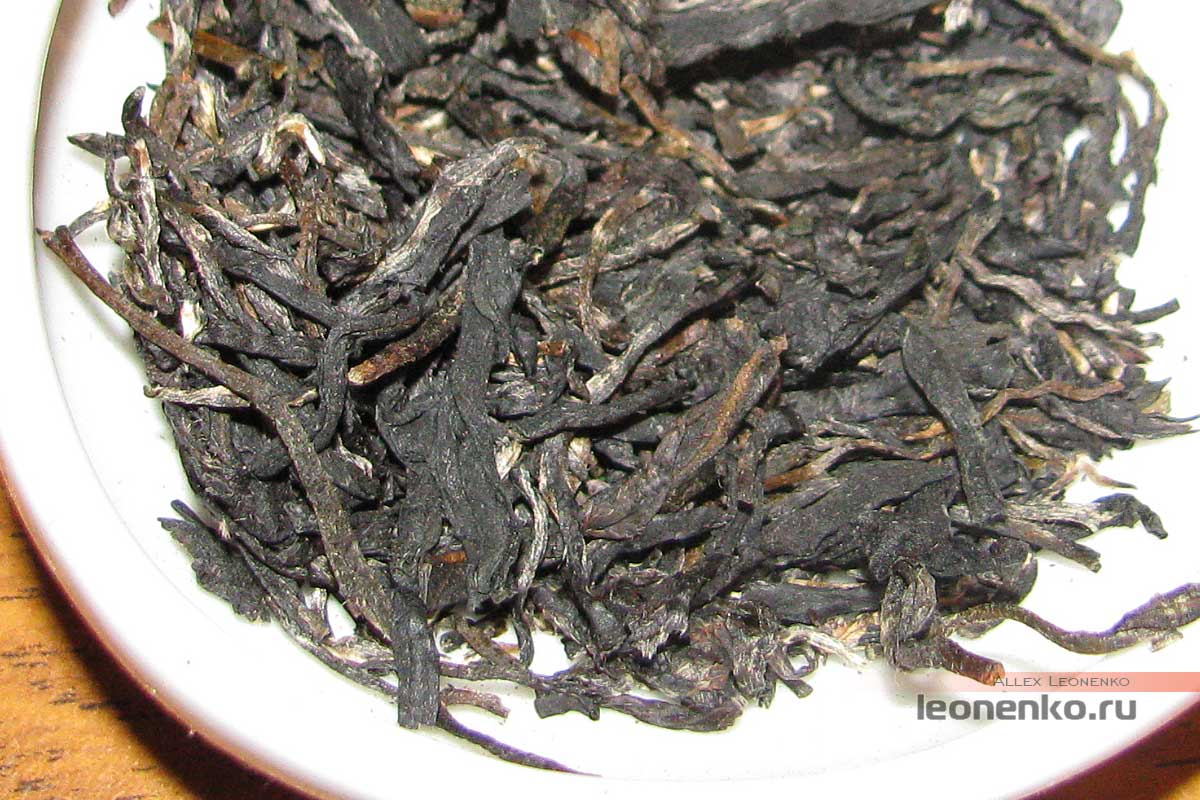 Фиолетовый чай Цзы Цзюань Ча от Caicheng при увеличении