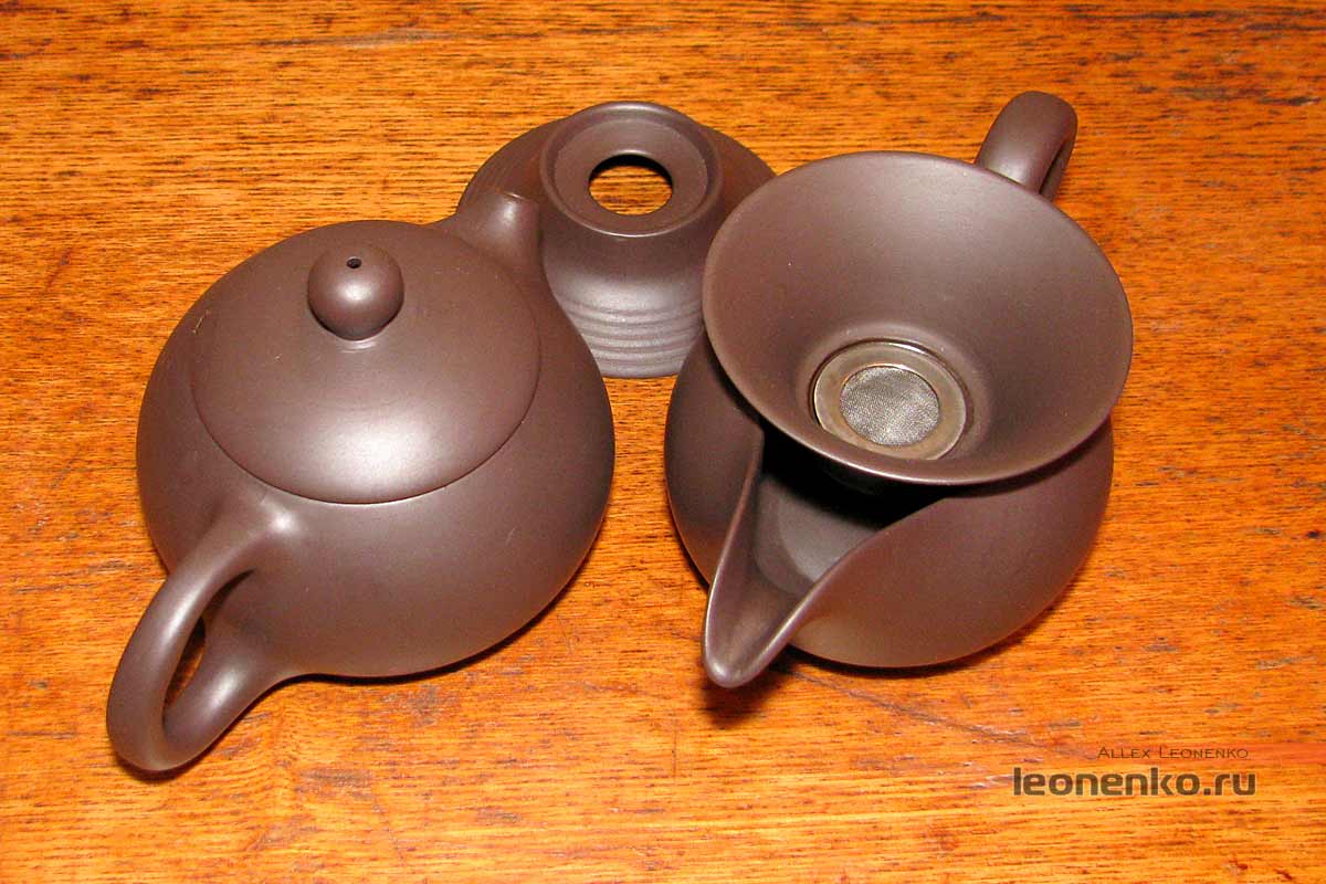 Глиняный набор для чайной церемонии - чайник, чахай и ситечко