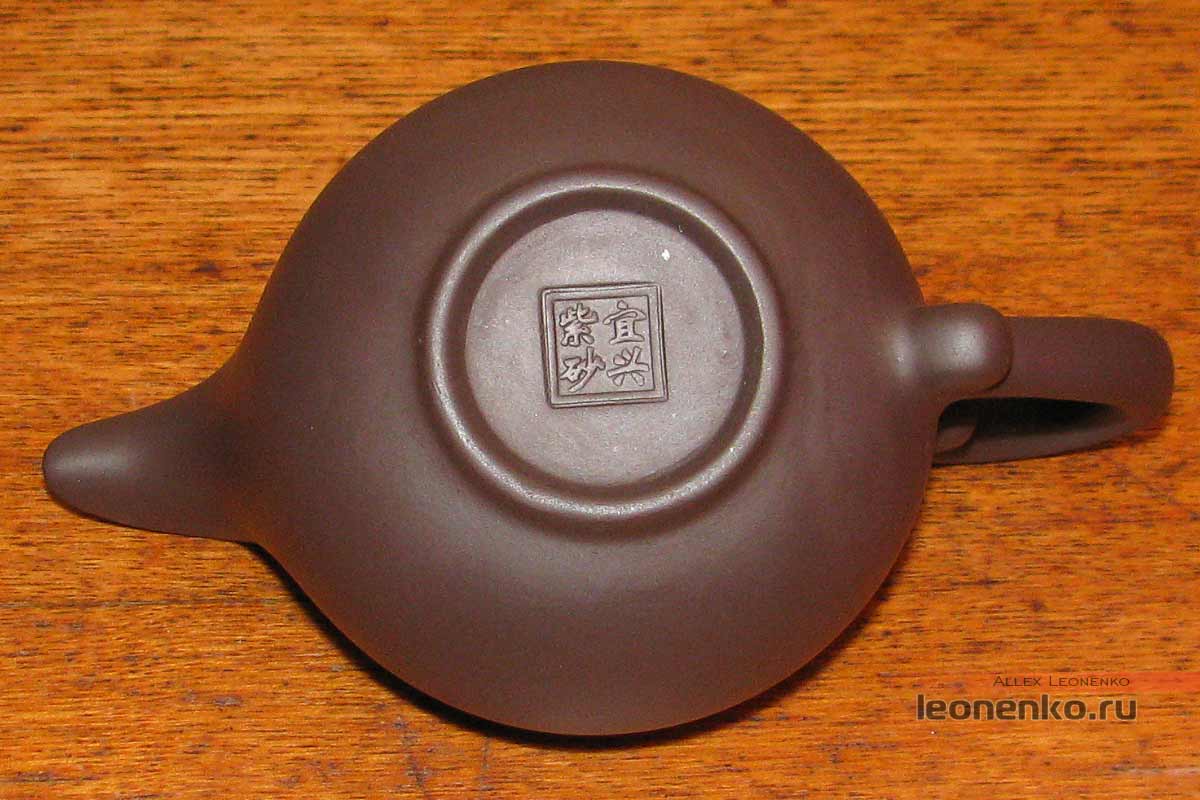Глиняный набор для чайной церемонии - печать на дне чаши справедливости