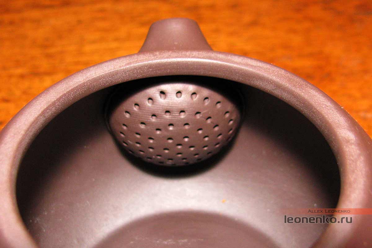 Глиняный набор для чайной церемонии - ситечко внутри чайника