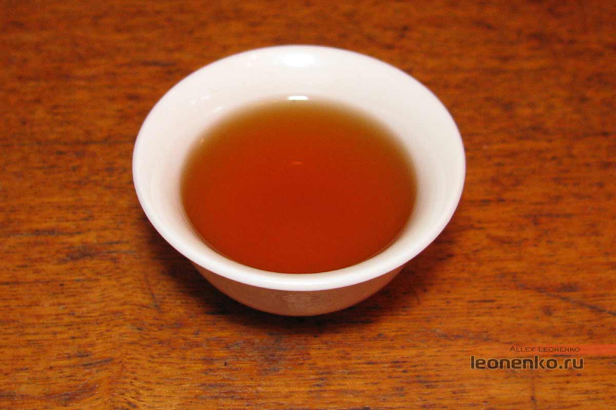 Пагоды Дянь хун чай настоянный длительное время