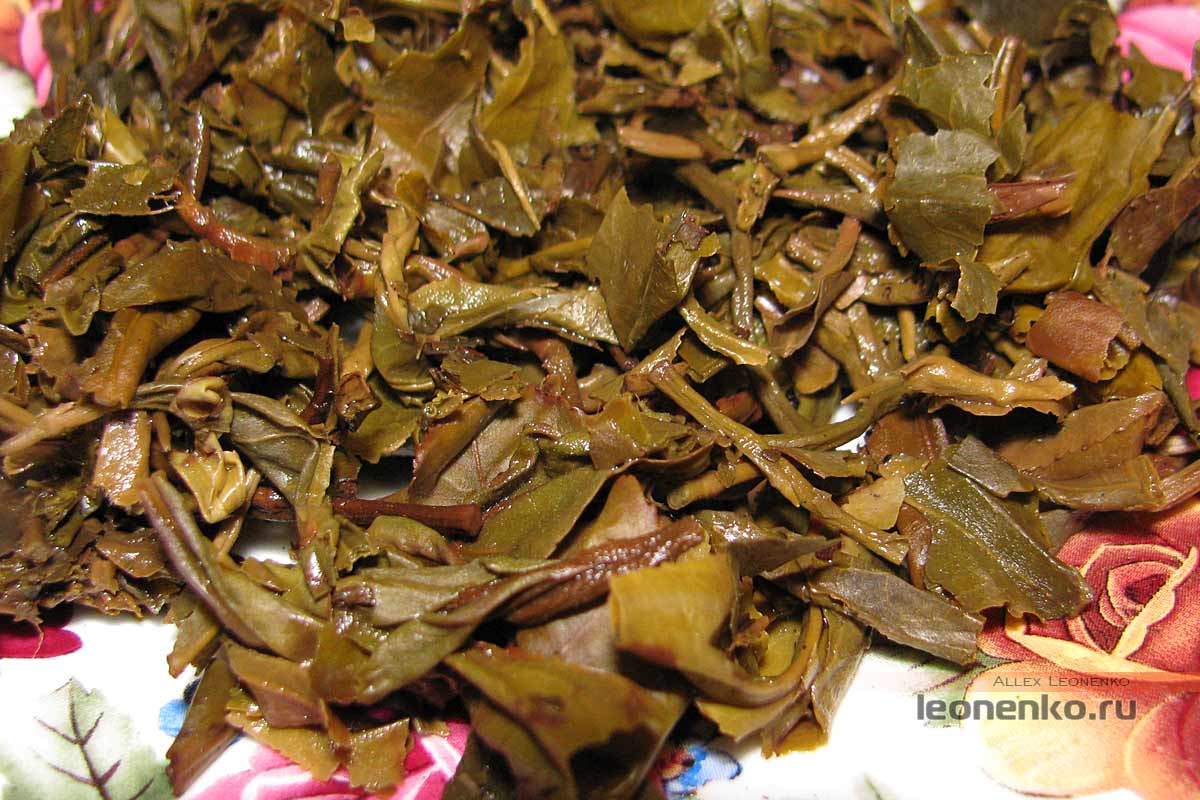 Шен пуэр от Pengcheng Tea Factory - спитой лист крупным планом