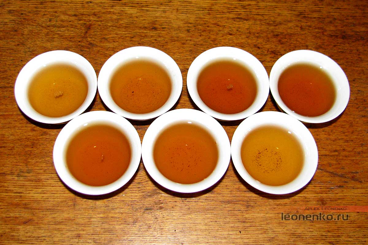 Черный чай с золотой плесенью 2012 года - готовый чай, 7 проливов