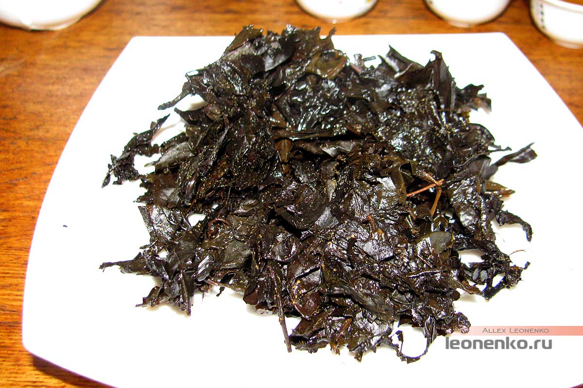 Черный чай с золотой плесенью 2012 года - спитой лист