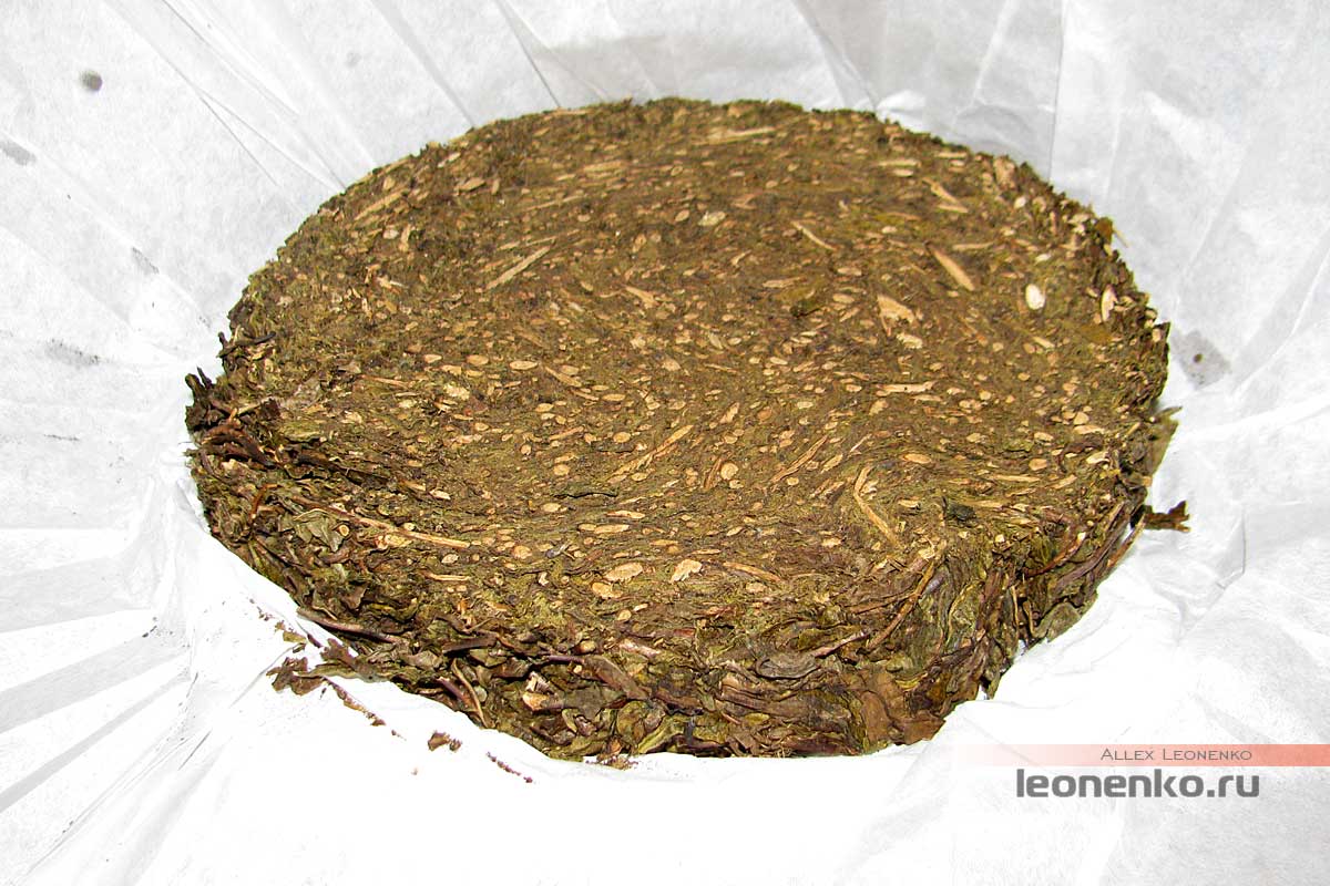 Тысячеляновый черный чай Хей Ча 2013 года - распакованный чай