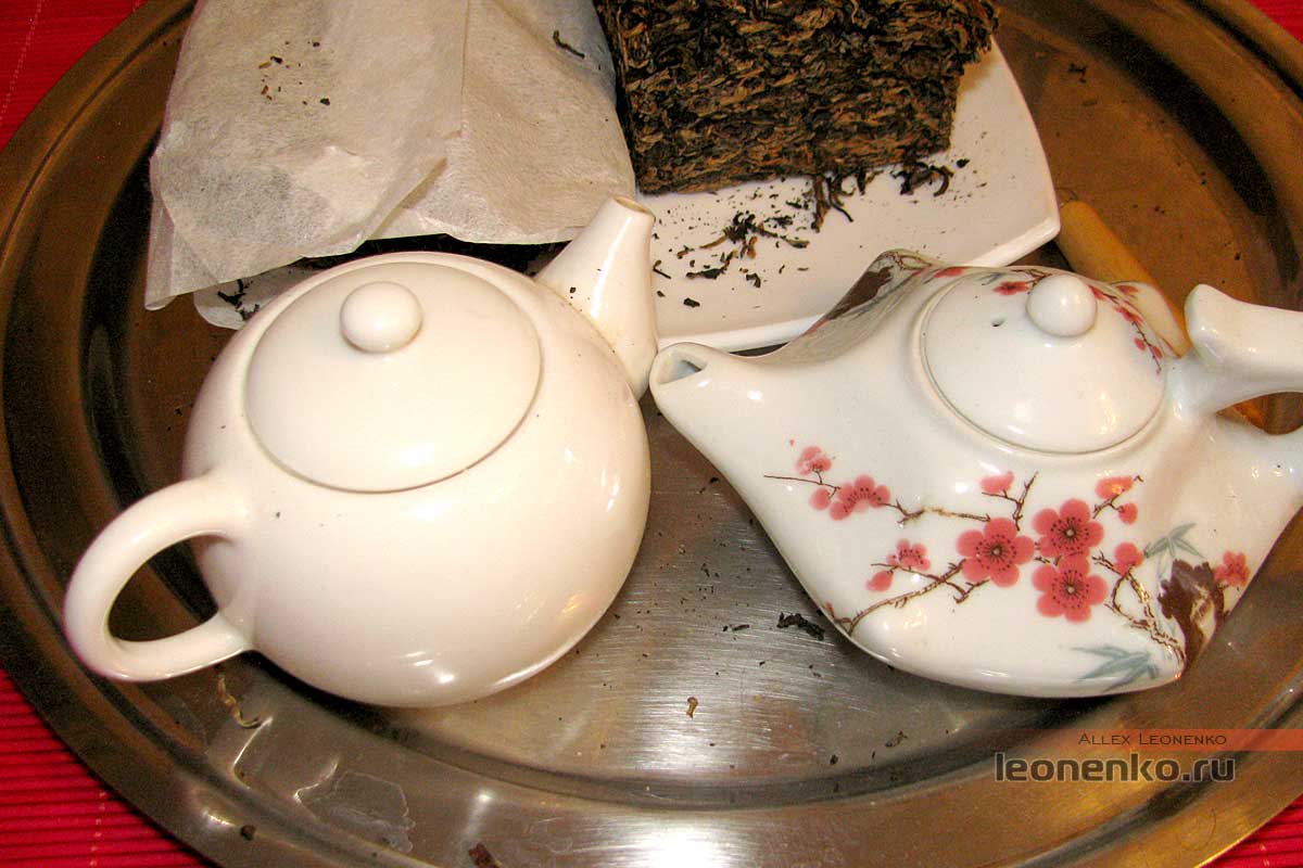 Красный прессованный китайский чай, посуда для заваривания