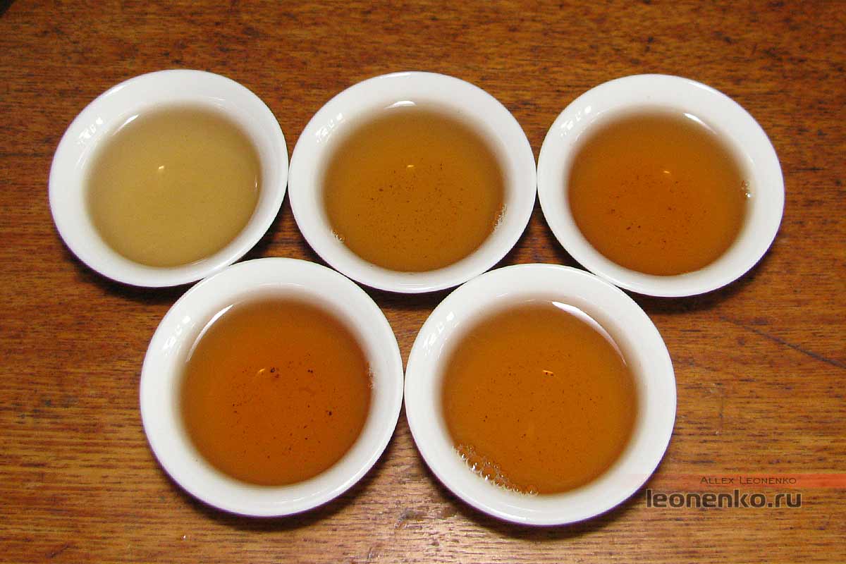 Старый белый чай Шоу Мэй 2013 (2016) года - приготовленный чай