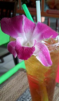 Типичное украшение для напитков в Таиланде